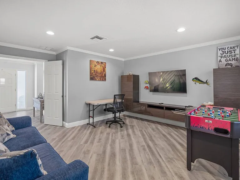 2710 Silver King Way — Photo 13