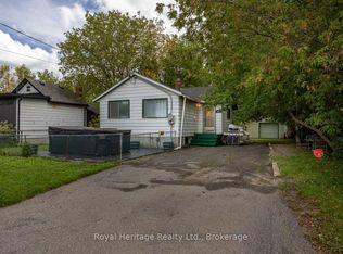 207 Valencia Rd, Oshawa, ON L1J1P2