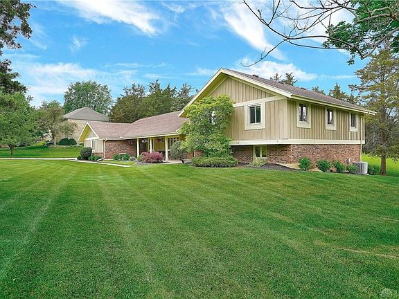 3rd image of 1943 Woodson Ct