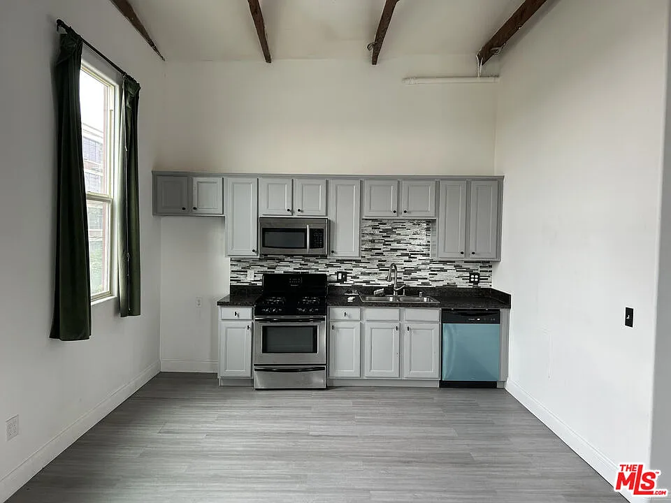 1 bed, 1.0 bath, 1260 sqft, $3,185 — Photo 4
