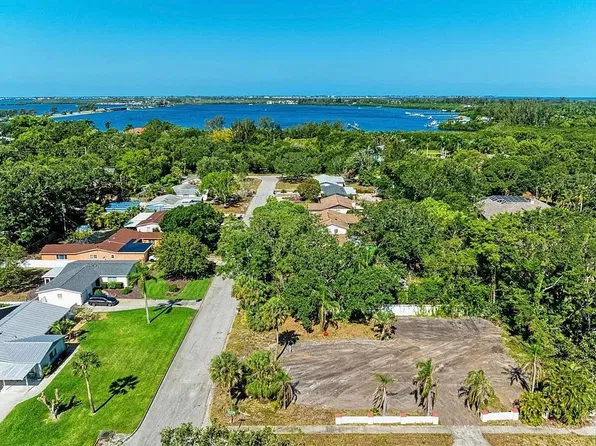 210 77th St NW, Bradenton, FL 34209