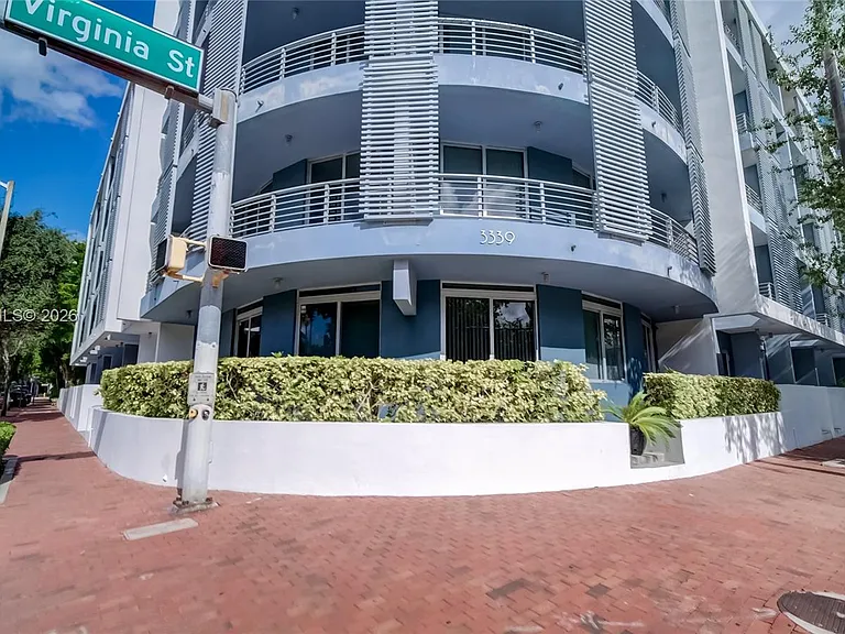 3339 Virginia St #323 — Photo 2