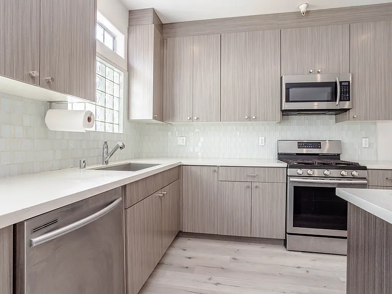 18347 Saticoy St #28 — Photo 4