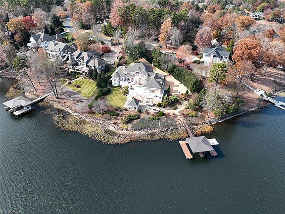 3rd image of 444 Glenbrook Spg