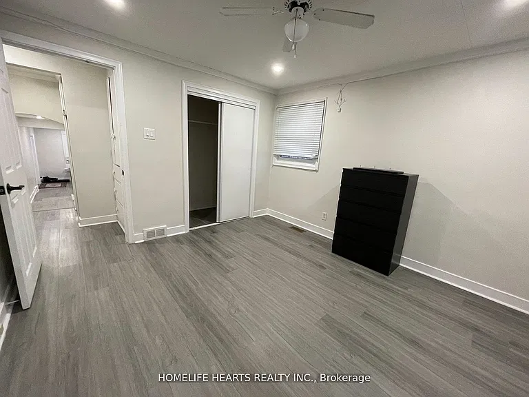 4674 Eastwood Cres — Photo 21