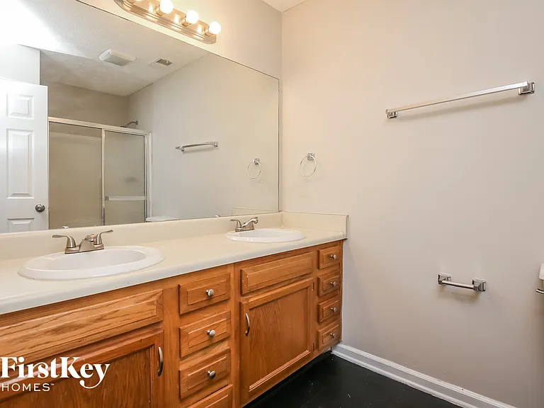 3920 Valleybrook Ct — Photo 9