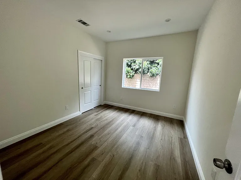 3156 Bartlett Ave — Photo 4