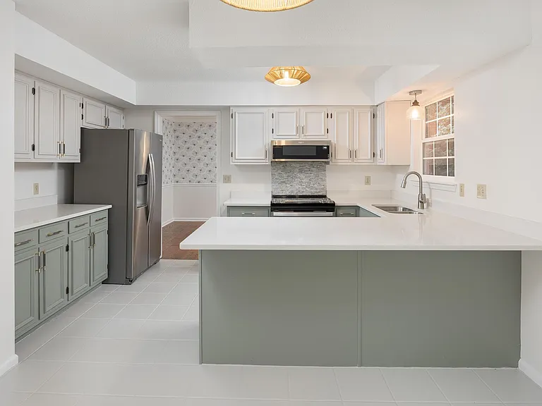 7830 Cove Ridge Dr — Photo 12