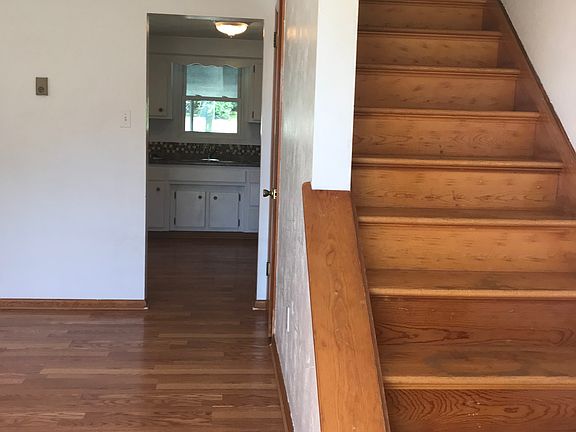 Living room looking into kitchen from front door