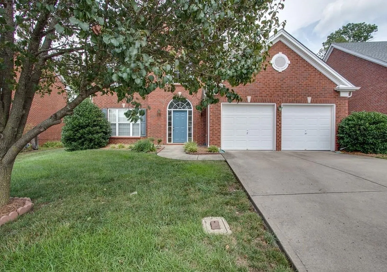 4Bed/2.5Bath in Brentwood, Lawn Care Included! — Photo 2