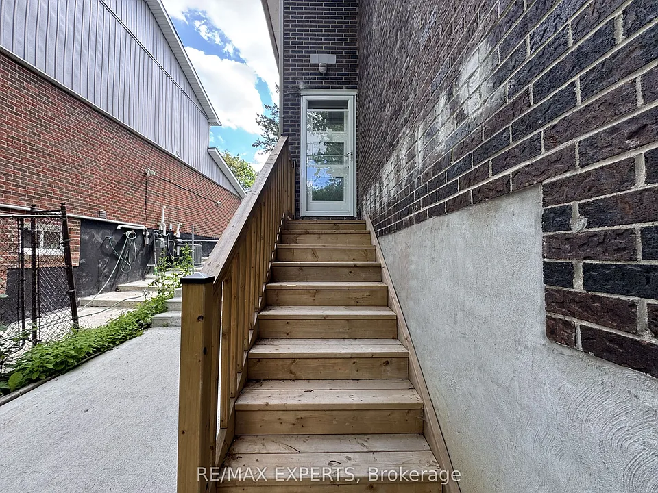 209 Ridge Rd #B