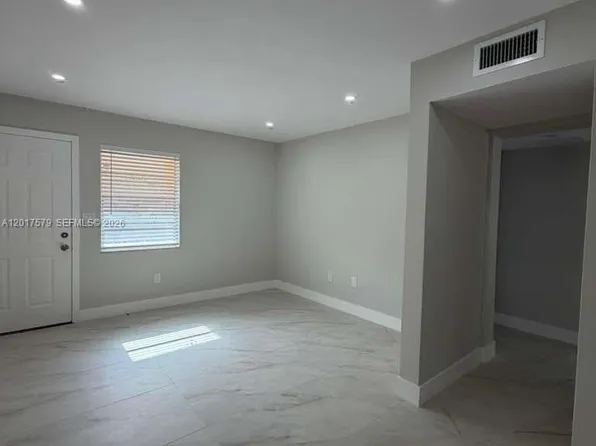 932 NW 5th St #3, Miami, FL 33128