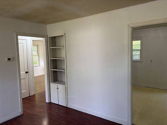 3rd image of 1827 E McFarland St