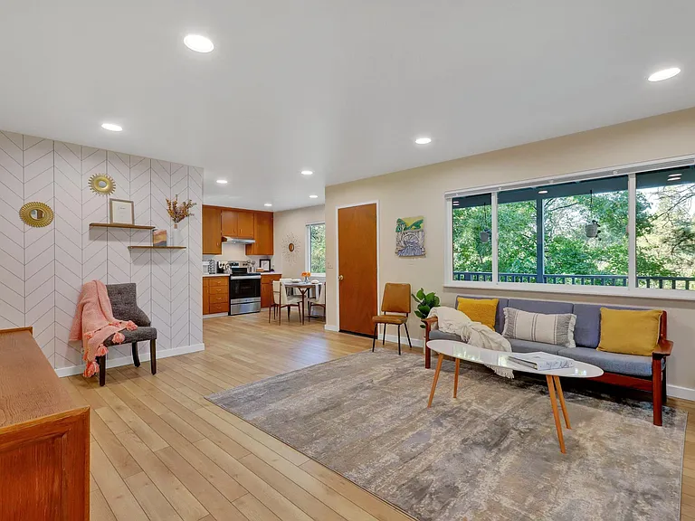 352 Marshall St — Photo 4