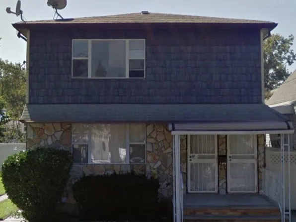12054 200th St, Saint Albans, NY 11412