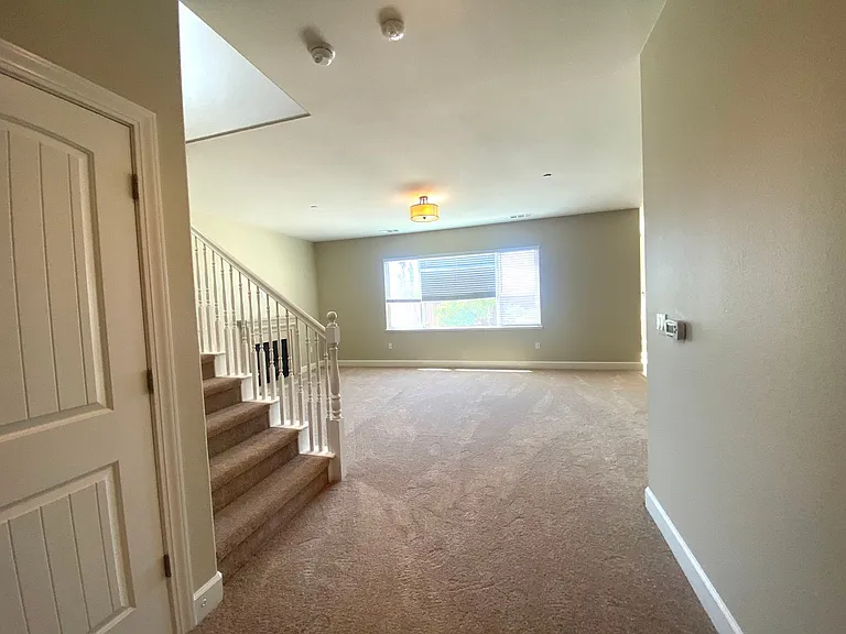 2600 Whitehorse Way — Photo 2