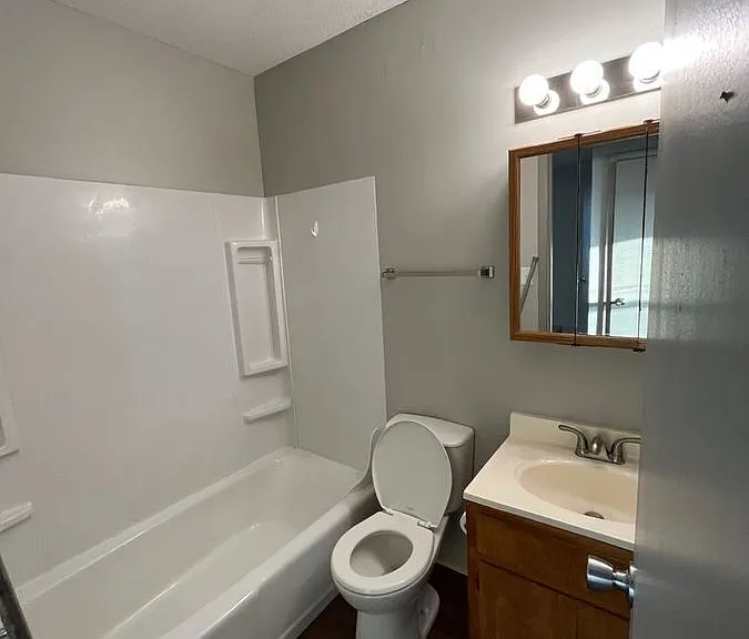 427 N 2nd Ave E #8 — Photo 3