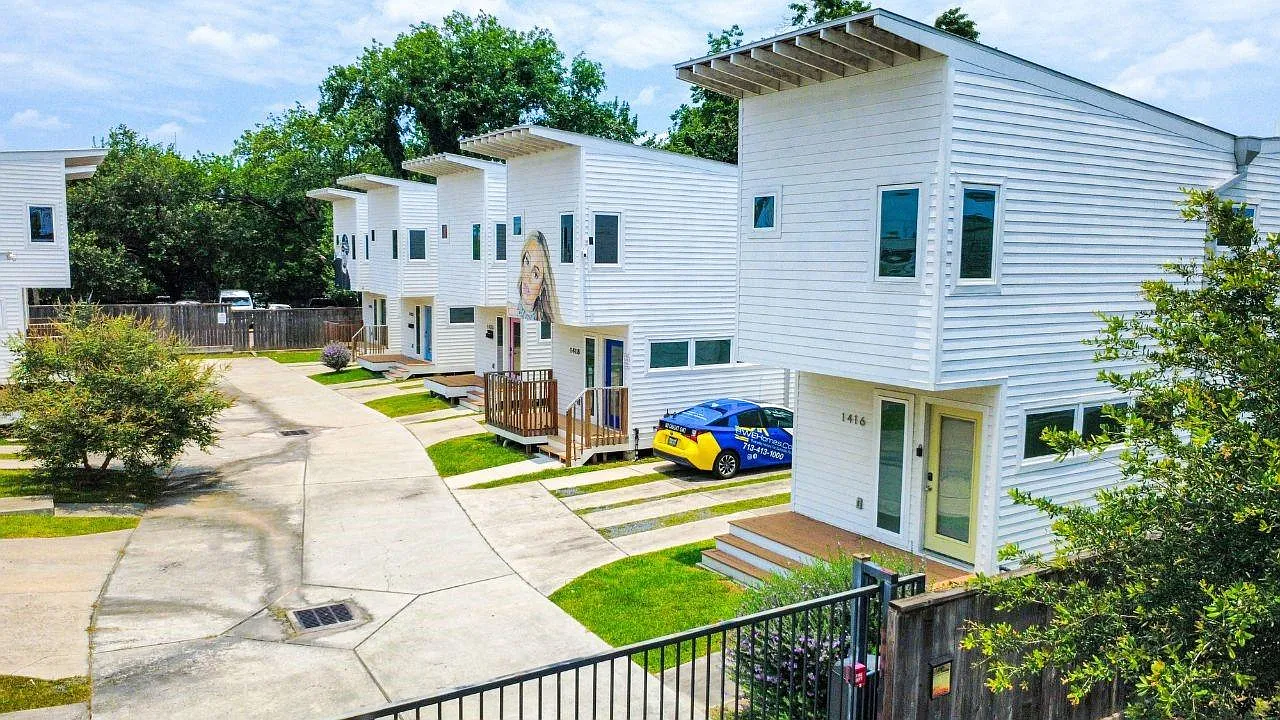 2 bed, 1.0 bath, 728 sqft, $1,499 — Photo 2