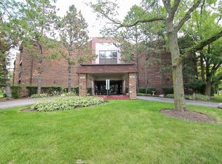 1002 Castilian Ct APT 307, Glenview, IL 60025