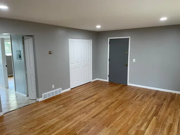 17819 Webb Cliff Dr APT 3, Lakewood, OH 44107