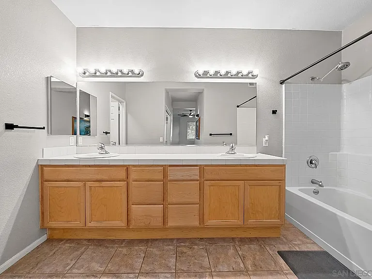 1st bedroom bathroom