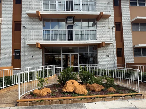 3881 Flagler St APT 315, Miami, FL 33134