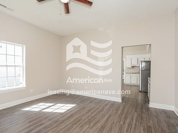 39973_005_wm_-_living_room_13187409.jpg