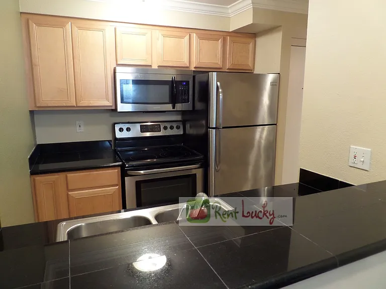 300 10th Ave #B101 — Photo 10