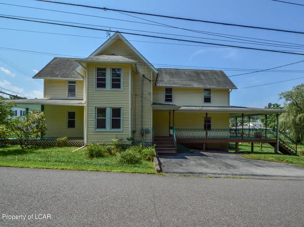 60 Mill St, Dallas, PA 18612