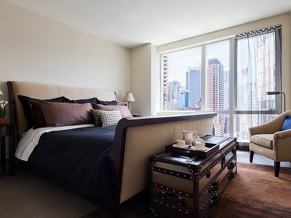 3rd image of 450 W 42nd St APT 28M