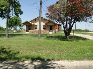 3820 Lakeview Dr, Ennis, TX 75119