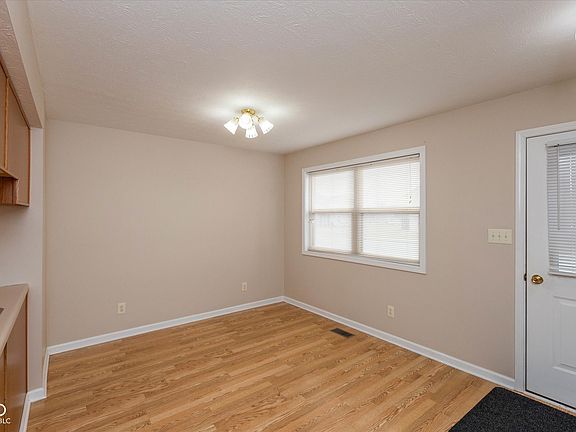 3rd image of 1996 Acorn Rd