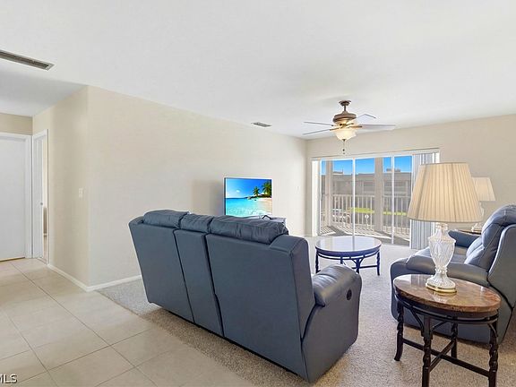 5th image of 1006 SE 46th St APT 2C