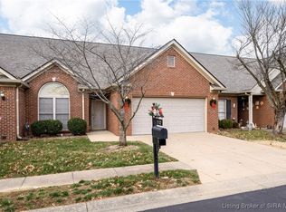 2102 Pickwick Dr, New Albany, IN 47150
