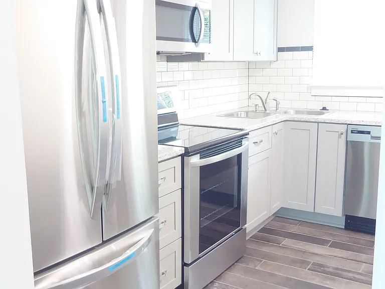 211 N Bigby Dr — Photo 2