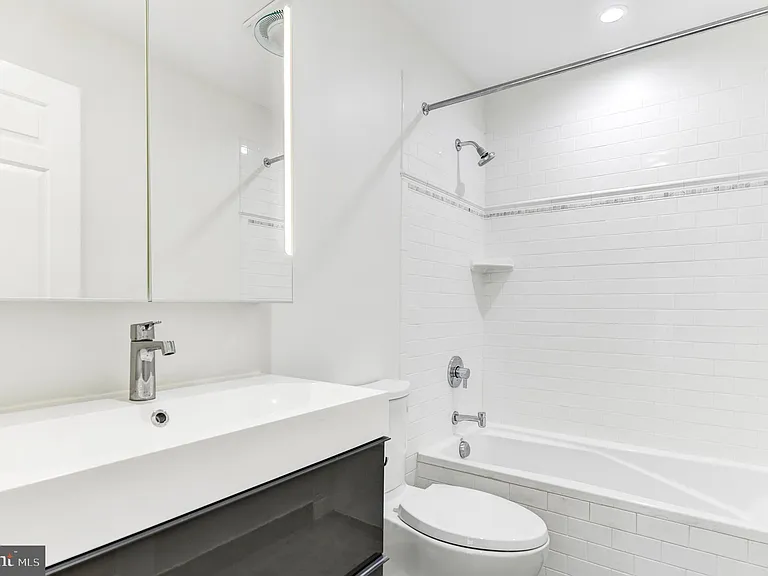 3221 Sutton Pl NW #C — Photo 14