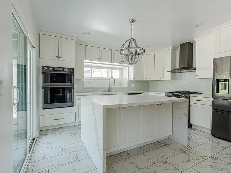 1040 N Crescent Heights Blvd — Photo 21