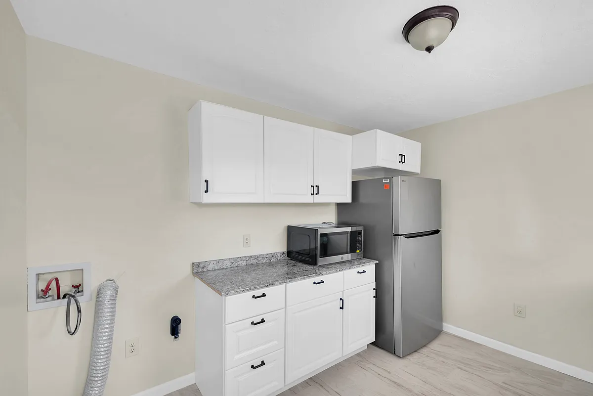 Building Photo - 1607 18th St E