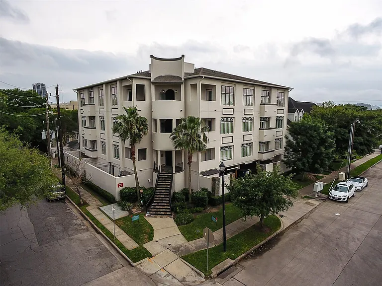2701 Helena St #401 — Photo 16