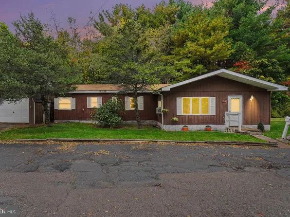 37 Back St, Mahanoy City, PA 17948