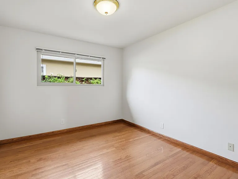 927 Lorne Way — Photo 27