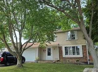 4572 Roundtree Rd, Hamburg, NY 14075