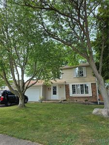4572 Roundtree Rd, Hamburg, NY, 14075