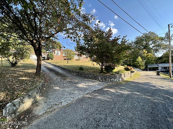 4th image of 224 Stooksbury St