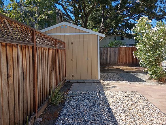 2nd image of 228B Palo Alto Ave