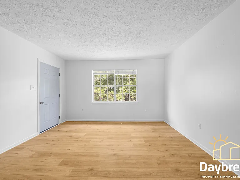 10913 Queen Ann Ct — Photo 7