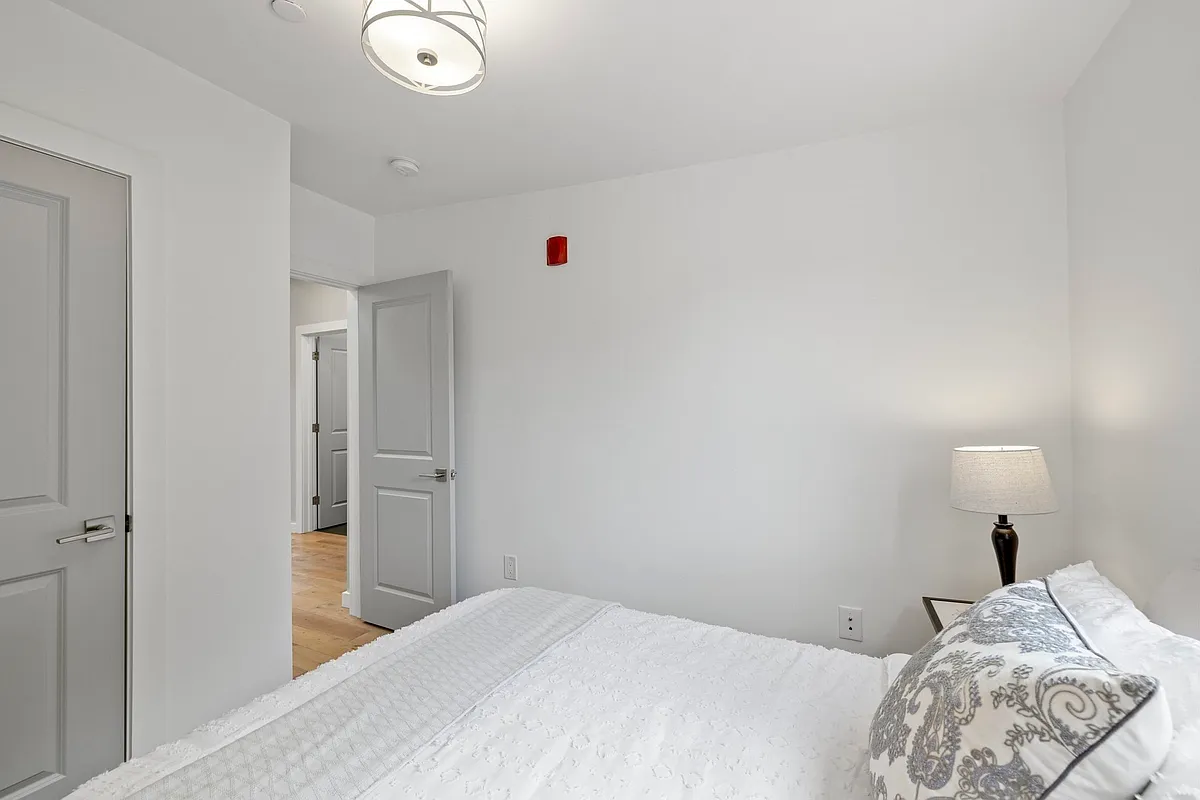 Building Photo - 338 Hurley St #3
