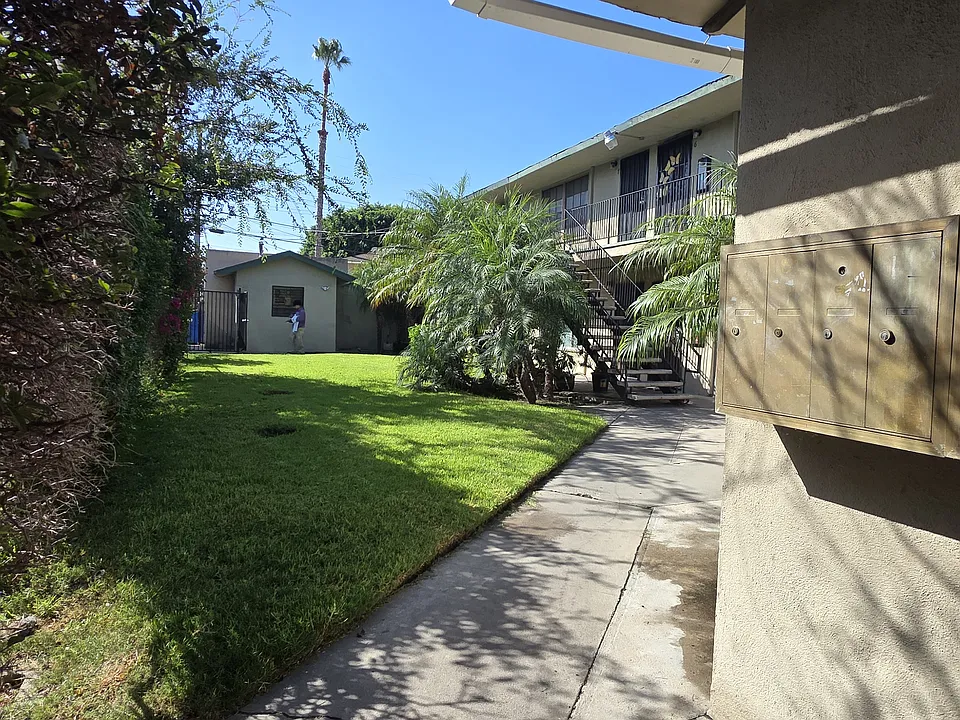 1618 W Juno Ave #4