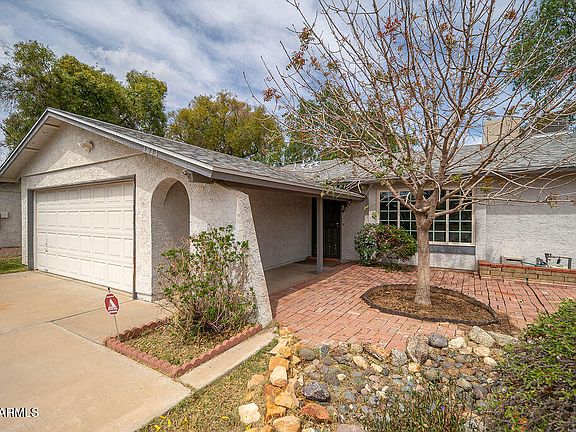 4th image of 1014 W Hononegh Drive