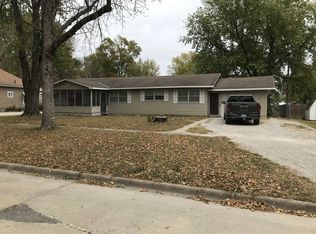 611 N Sycamore St, Ottawa, KS 66067